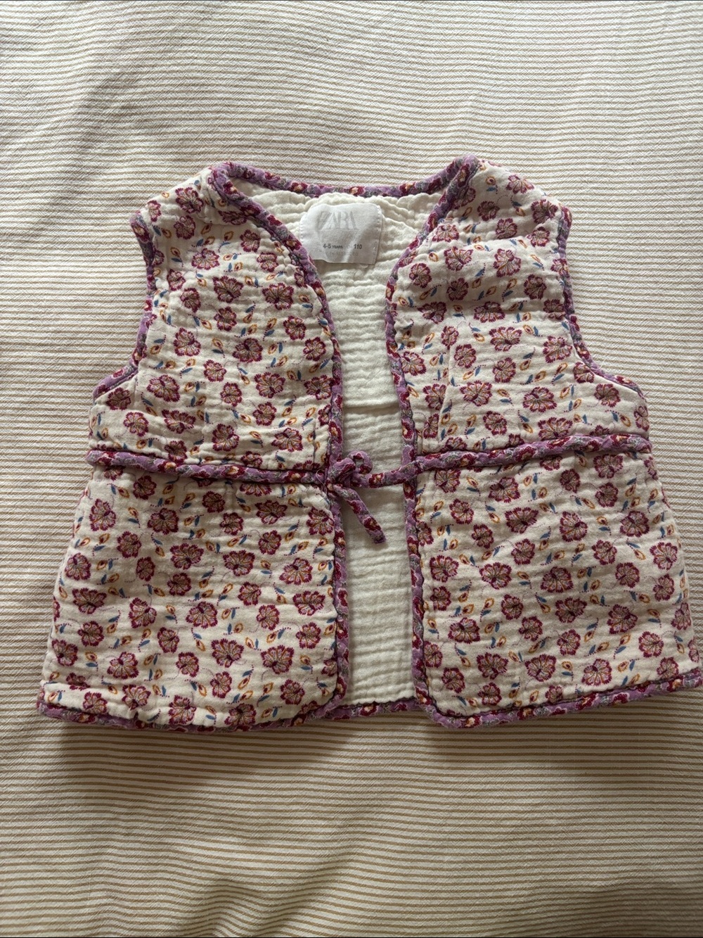 Zara Kids Cream Quilted Floral Vest with Purple Trim sz4-5